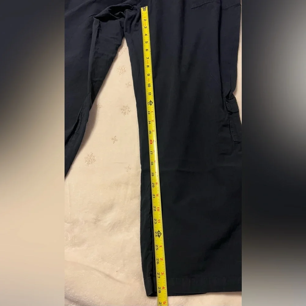 EUC White Stag Women's Black Relaxed Fit Cargo Pants/Capris size S/M